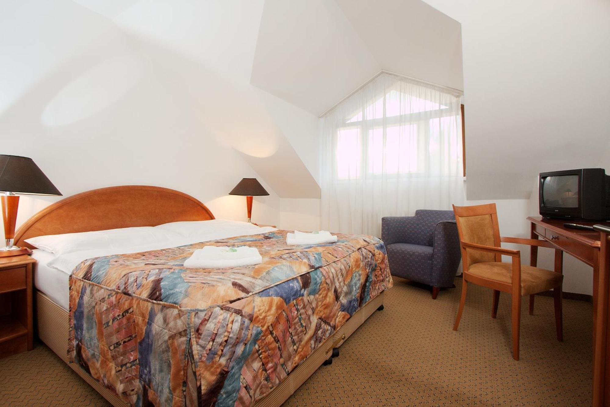 Hotel Chotol Horoměřice Eksteriør billede