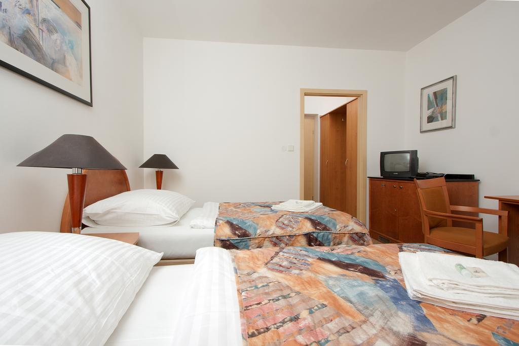 Hotel Chotol Horoměřice Værelse billede